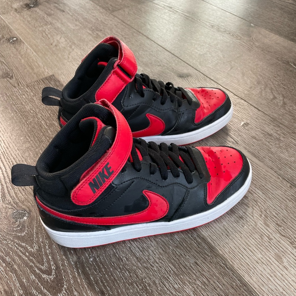 Nike Court Borough Mid 2 Black/University Red-White 6Y.